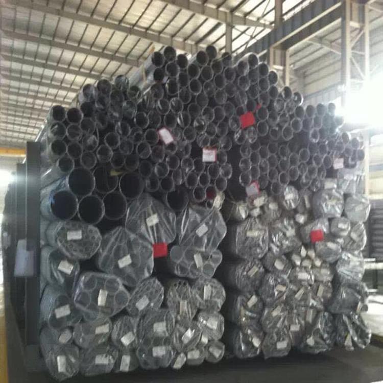 永穗不銹鋼圓管已包裝，待發(fā)貨倉庫